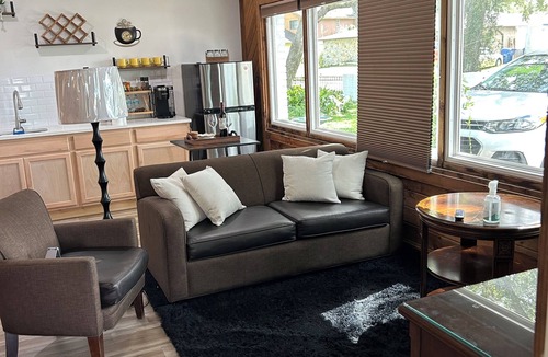 Lutz Cottage | The White Door Studio.