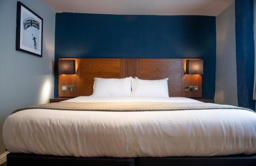 Hook Hotel | The White Hart by Innkeeper's Collection