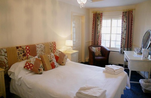 Whitchurch Hotel | The White Hart