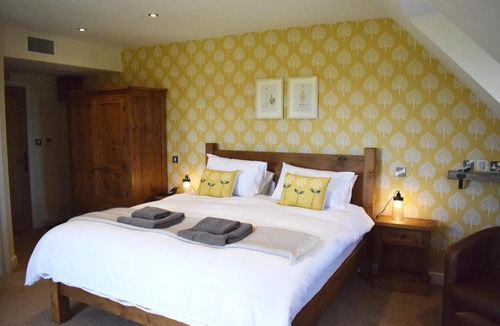 Crich Bed & Breakfast | The White Hart Inn