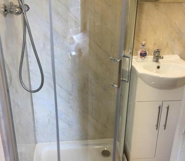 Cranleigh Hotel | The White Hart pub and rooms