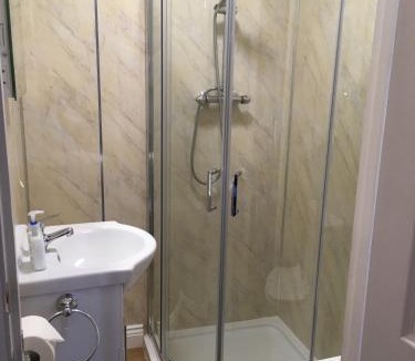 Cranleigh Hotel | The White Hart pub and rooms