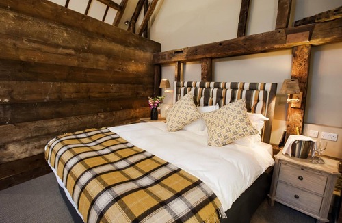 South Harting Hotel | The White Hart, South Harting