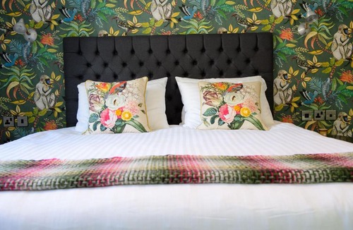 Hertford Hotel | The White Horse