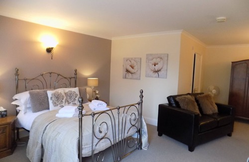 Ridgewell Bed & Breakfast | The White Horse Inn