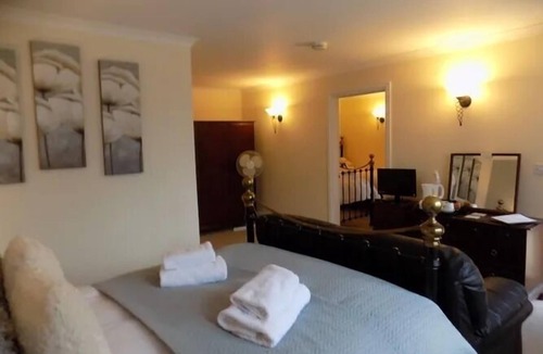 Ridgewell Bed & Breakfast | The White Horse Inn