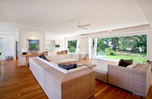 Mission Beach House | The White House - Mission Beach