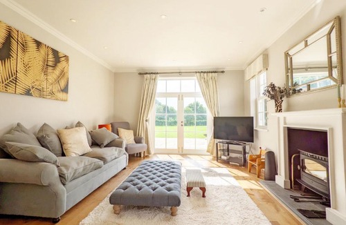 Kingsley House | The White House - Bordon