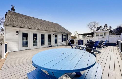 Wrightsville House | The White House by Leavetown Vacations