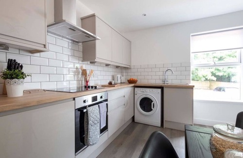 Reading Apartment | The White House by Select SA