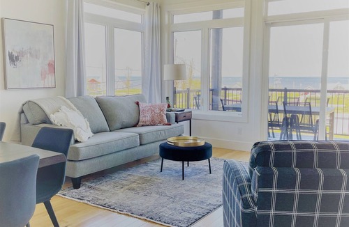 Caraquet House | The White House by the bay