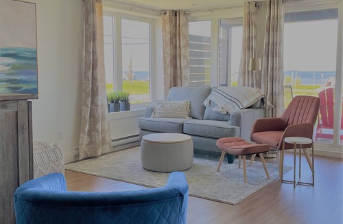 Caraquet House | The White House by the bay