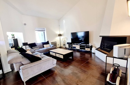 Claira Villa | The White House