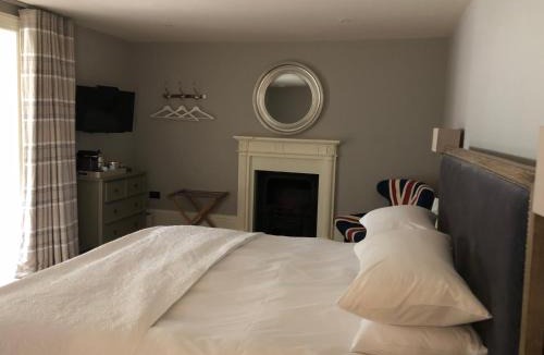 Deepdale Bed & Breakfast | The White House