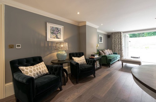 Deepdale Bed & Breakfast | The White House