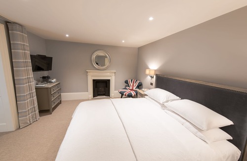 Deepdale Bed & Breakfast | The White House