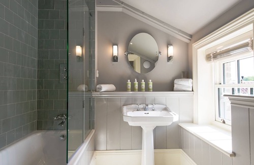 Deepdale Bed & Breakfast | The White House