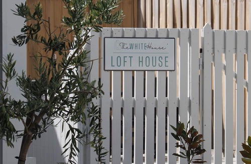 Metung House | The White House- Loft