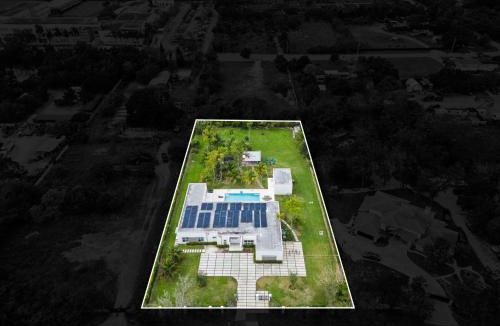Princeton Villa | The White House of Miami ºPerfect for Families & Weekly Stays Close to Miami Beaches and the Keys West