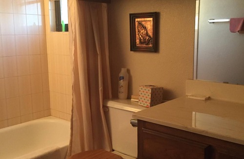 North San Antonio - SAT House | The White House, private room/private bath