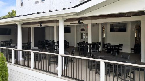 Fredonia Hotel | The White Inn