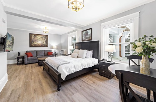 Fredonia Hotel | The White Inn