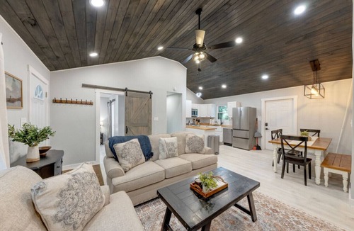 Eagleton Village Cabin | The White Lodge | 4BDR | Sleeps 8 with Fire Pit!