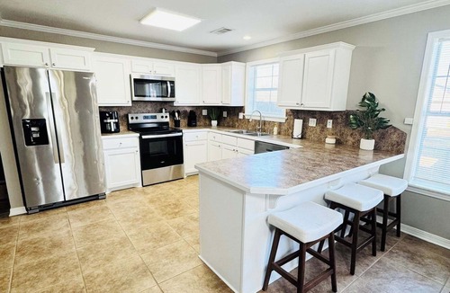 Claiborne House | The White Magnolia - Clean & Cozy Retreat!