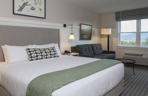 Hale's Location Resort | The White Mountain Hotel & Resort