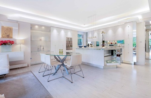 Frognal and Fitzjohns Apartment | The White Peace Garden 3 bed Hampstead - by Out of Office Lifestyle