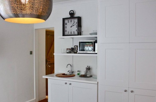 Bury St Edmunds Apartment | The White Room, Private, Luxe Suite