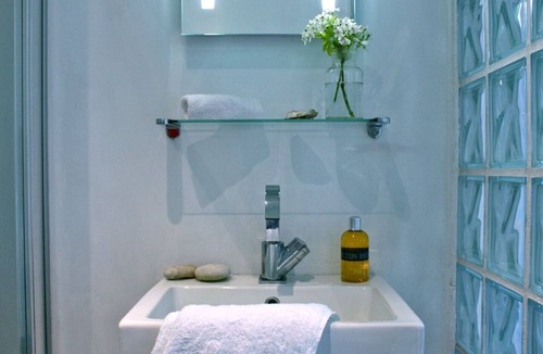 Bury St Edmunds Apartment | The White Room, Private, Luxe Suite