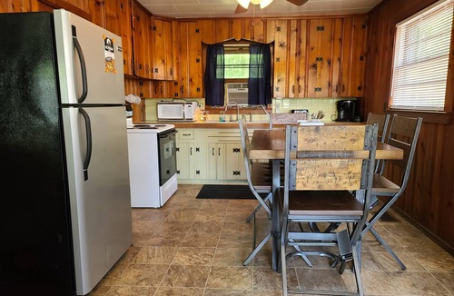 Hillsboro Cabin | The White Stag