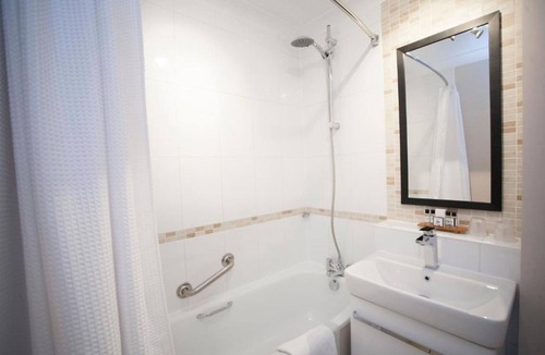 Arundel Hotel | The White Swan