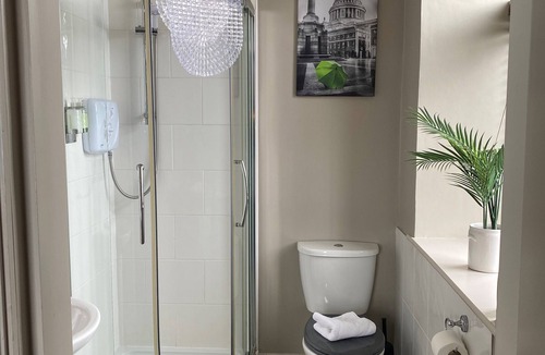 Yeadon House | The White Swan