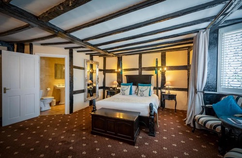 Henley-in-Arden Hotel | The White Swan Hotel Bar & Restaurant