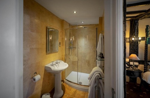 Henley-in-Arden Hotel | The White Swan Hotel Bar & Restaurant