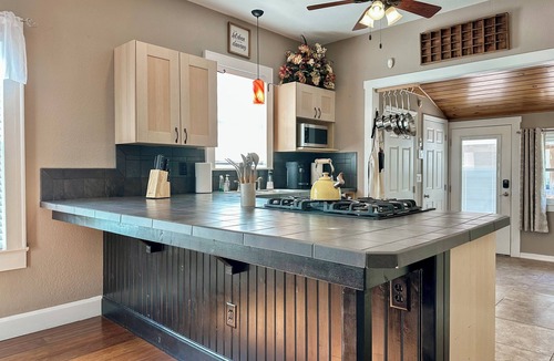 Ocala Cottage | The White Swan - Pets Welcome