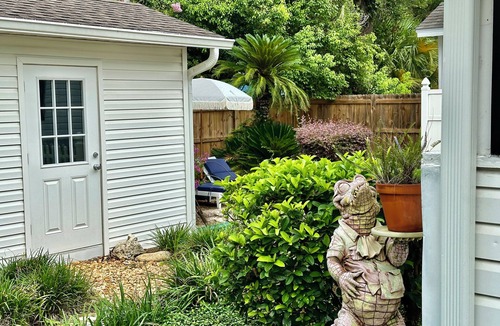 Ocala Cottage | The White Swan - Pets Welcome