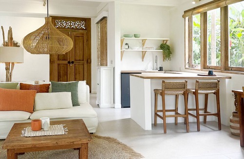 Ubud City-Centre Villa | The White Villas Ubud