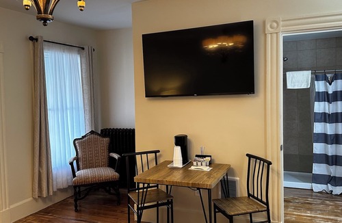 Lincoln Hotel | The Whitetail and Suites