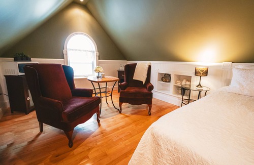 Whitewater Region Hotel | The Whitewater Inn