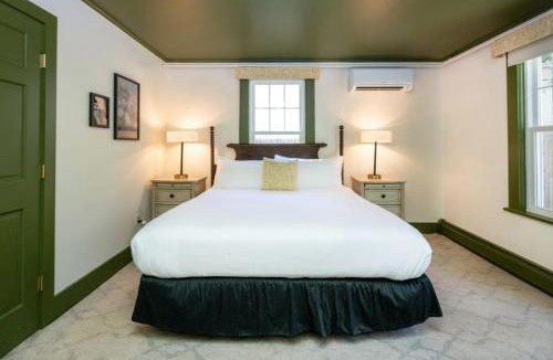 Lenox Hotel | The Whitlock by The Lenox Collection