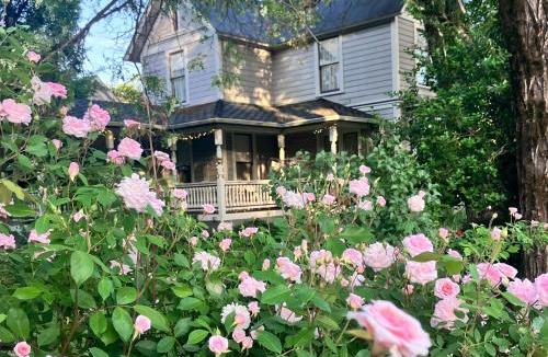 Weaverville Hotel | The Whitmore Inn