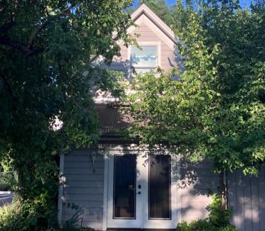 Weaverville Hotel | The Whitmore Inn