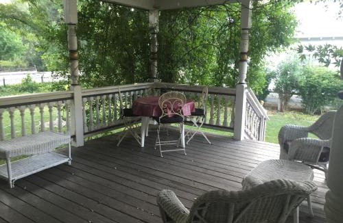 Weaverville Hotel | The Whitmore Inn