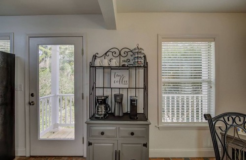 Fairhope House | The Whole Crew Will Love This Waterfront Retreat