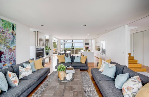 Waimarama House | The Whyte House - Waimarama Beachfront