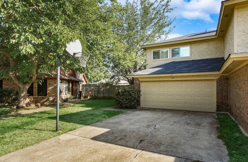 Euless House | +The Wild Clover Pets ok Arcade Garage 《NFLX》