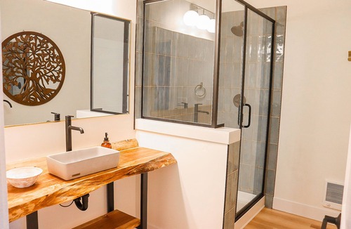 Gold Beach Hotel | The Wildflower Inn